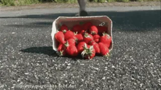 Strawaberries under pretty naked Feet