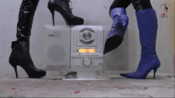 Stereo unit under high heel Boots (floor view)