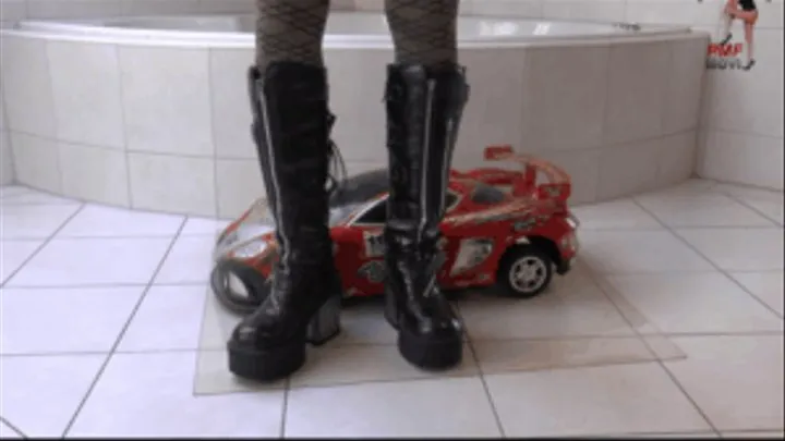 BIg RC-Car meets Tracker Boots