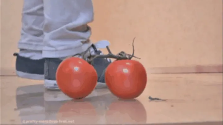 Old Sneakers crush Tomatos