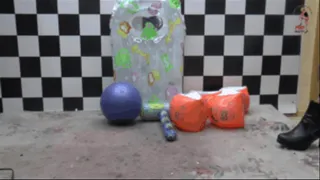 Inflatables under Christins Boots