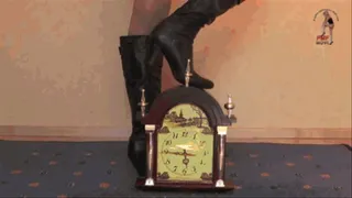 Nice Clock under Christins Boots