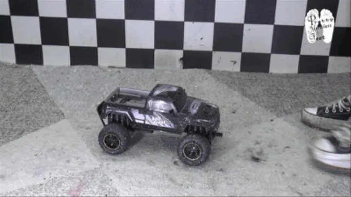 RC-Car under old worn Chucks