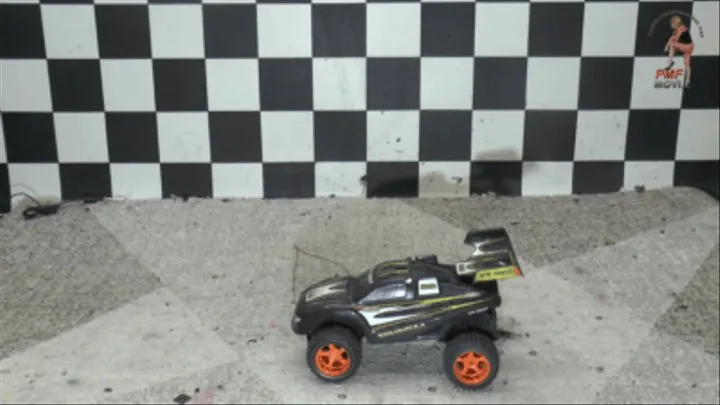 RC-Car under riding Boots