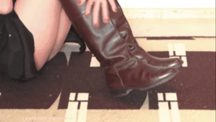 Cut up her leather Boots 3