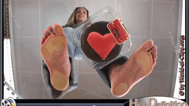 *** HIGH DEFINITION*** Valentine's day pie4you - floorview crushing with naked feet ** **