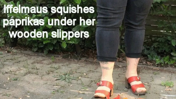 Iffelmaus squishes paprikas under her wooden slippers