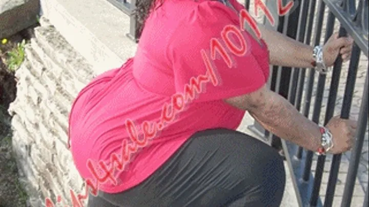 LADY GRIZZLY 300LBS SUPA 60IN BUBBLE N DA PARK