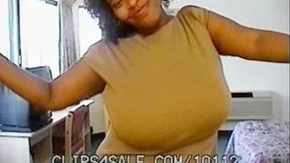 BIG 52 TRIPLE DDD S CUTIE BOUNCING HER JUGGS IN A TIGHT TOP