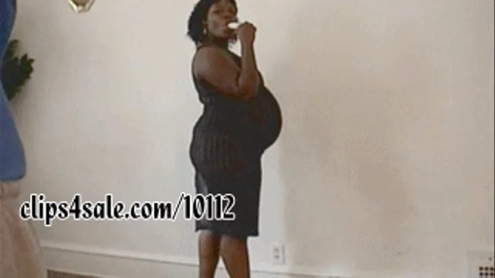 PREGNANT EBONY SUCKIN ON A POPSICLE CLP 6