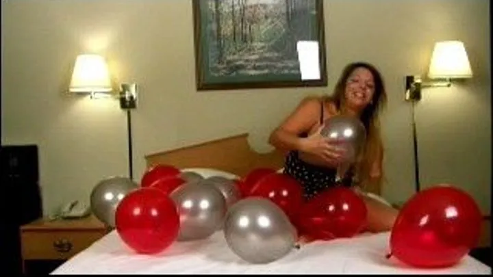 Ariella Fetish pops balloons