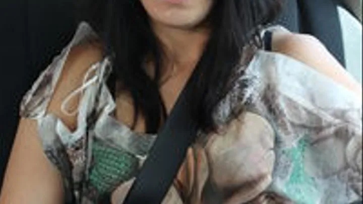 INEED2PEE - Amo Wetting her jeans inside car