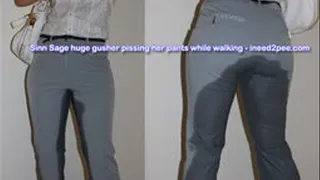 INEED2PEE IPOD - Sinn wetting tight pants in stairways while walking