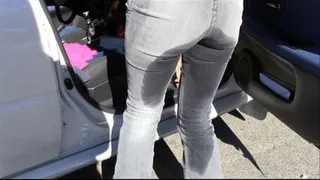 INEED2PEE - REAL female desperaiton Georgia wetting jeans in public park