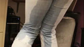 INEED2PEE - Cheyenne Jewel PlSSES her skintight jeans