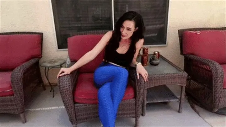 INEED2PEE Meet Ama Rio Pissing sexy spandex leggings!