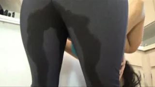 INEED2PEE IPOD Kenna pees her leggings and masturbates peeing white panties