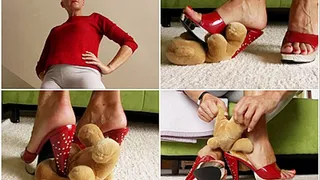 Mr.M the teddybear and his special treatment under my shoes