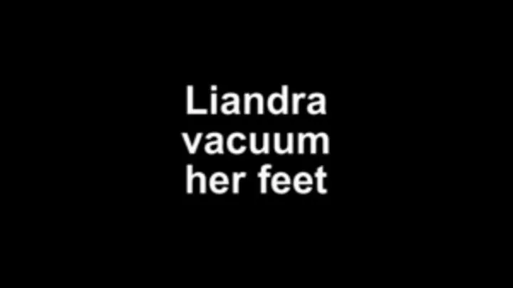 Liandra vacuum her feet