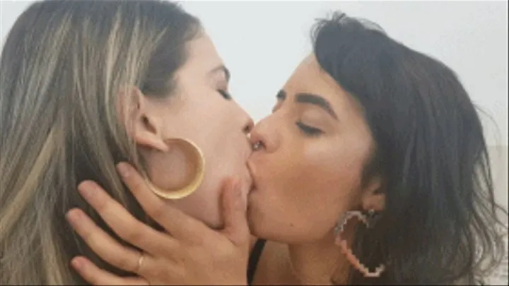 HOT PASSIONATE KISS TASTING HER MOUTH -- MANU FOX & THAY FLORES - NEW KC 2019 - CLIP 4