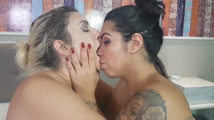 BIZARRE KISSING MARATHON BETWEEN 2 MILFS - BY MILLY AMORIM & VICTORIA DIAS - NEW KC 2021 - CLIP 6