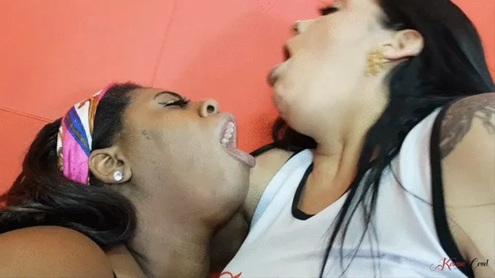EXTREME AND WILD DEEP KISSES FROM BBW VS MILF - BY ADRIANA FULLER AND THAMY BBW - NEW KC 2021 - CLIP 3
