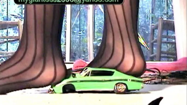 Stomp Session XXX . Giantess Sandrha. Car 22 B