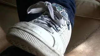 Lalinya sneaker rubbing LOW RES