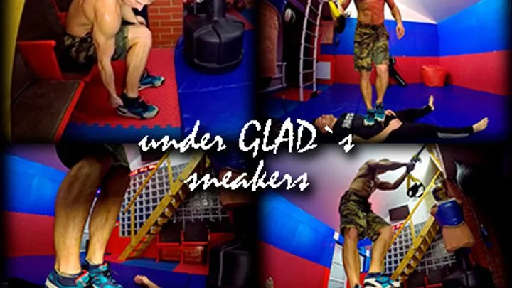 Under Glads Sneakers