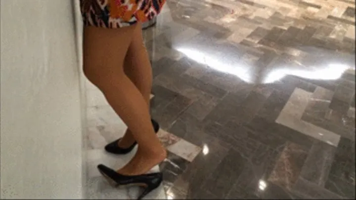 Double shoeplay heels & nylons Dipping at hotel lobby