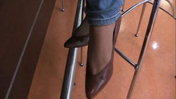 Brown low heels, nylons & jeans at coffee bar