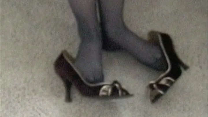 Maroon & gold peep toe heels & blue RHT stockings - The bedroom