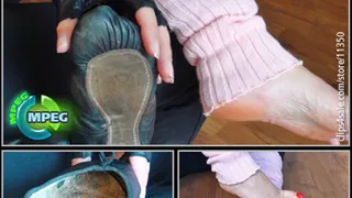 WELL WORN LEATHER BALLETSLIPPERS 2010-10-13 (MPEG)