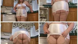 Girdle Goddess In The Kitchen