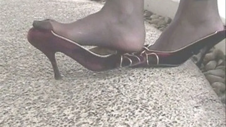 New burgandy high heels   Heel crush