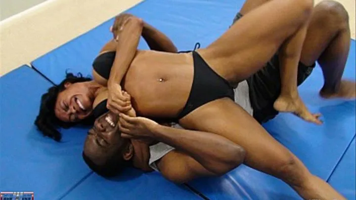 Roxy vs Darrius Mixed Wrestling HTM119