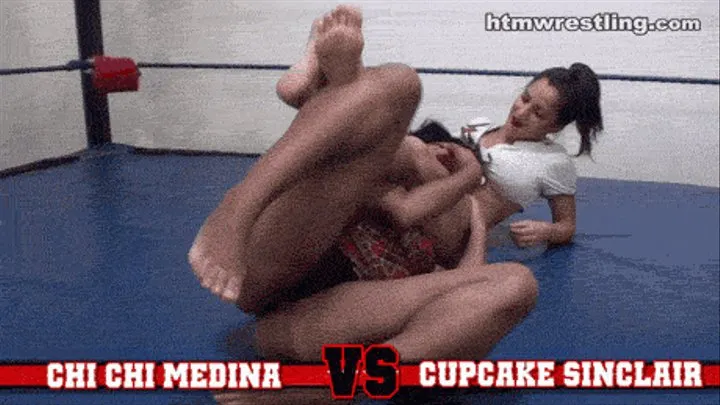 Chi Chi vs Cupcake - Schoolgirl Scissor Squash