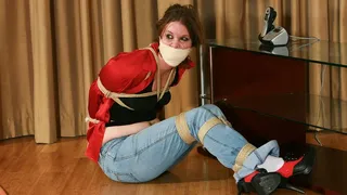 Sofia Savalto Squirming Around Her Flat in Jeans, Thick Socks & Oxfords in Frustrated Escape Attempts!