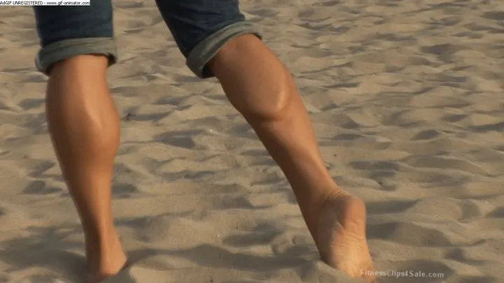 Katka Rolled Up Jeans On Venice Beach