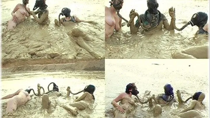 Latex-Girls in Mud M