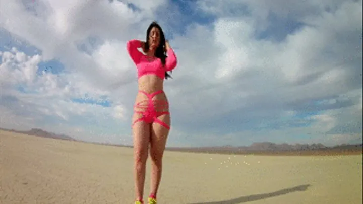 Luscious Lopez twerk in hot pink shorts