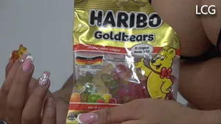Susy And Xiomy Share Gummy Bears