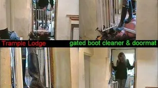 gated boot cleaner & doormat