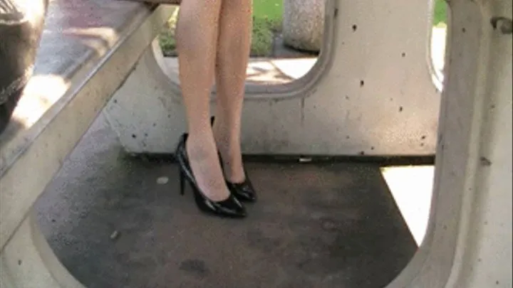 Patent high heels barelegged @ park bench ~ Front view