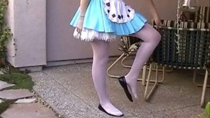 Sexy Alice in Shoeplayland - Dipping & Dangling