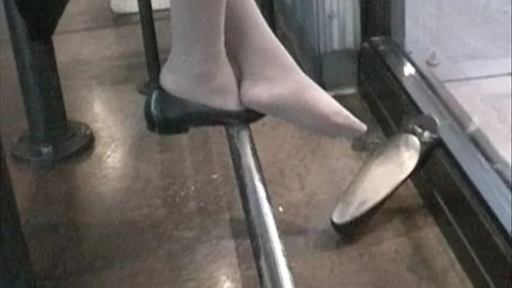 Footrail barstool shoeplay ~ Peep toe ballet flats
