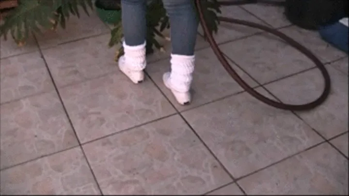 Hooters socks over jeans, white tennies & socks