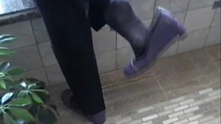 Pradas in the bathroom - Dipping on tile