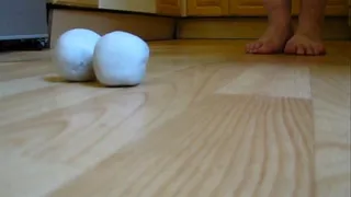 Barefoot ball crusher