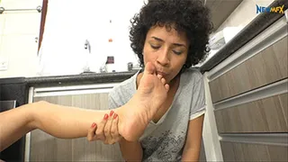 Feet food - Clip 02 ### NewMfx